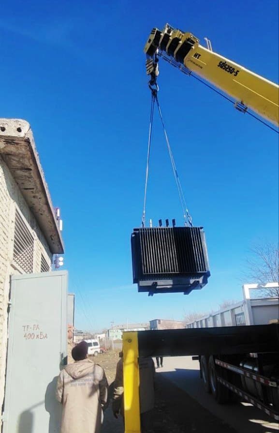 Paxtakor tumani elektr tarmoqlari korxonasi xodimlari tomonidan aholiga qulayliklar yaratish maqsadida hududlarda amaliy ishlar olib borilmoqda.