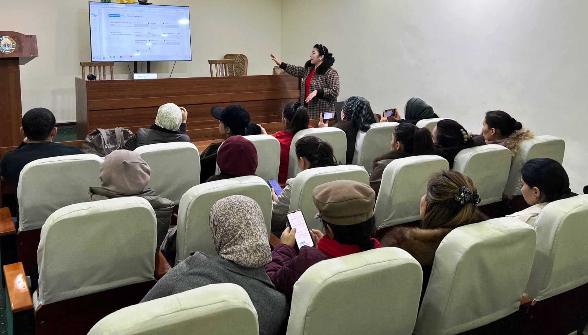 Paxtakor tumanida aholi va qishloq xo‘jaligini ro‘yxatga olish borasida o‘quv seminari bo‘lib o‘tdi