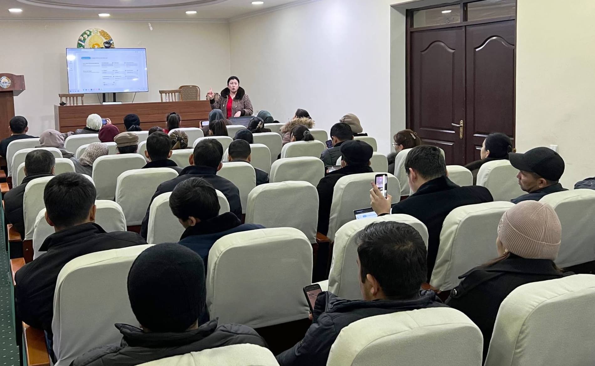 Paxtakor tumanida aholi va qishloq xo‘jaligini ro‘yxatga olish borasida o‘quv seminari bo‘lib o‘tdi