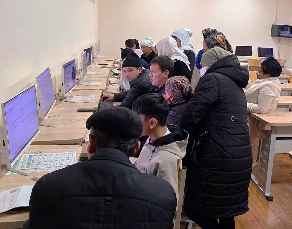 Aholi va qishloq xo‘jaligini onlayn ro‘yxatga olish jarayoni doirasida har bir hududdagi umumta’lim maktablarida maxsus shtablar tashkil etilgan.