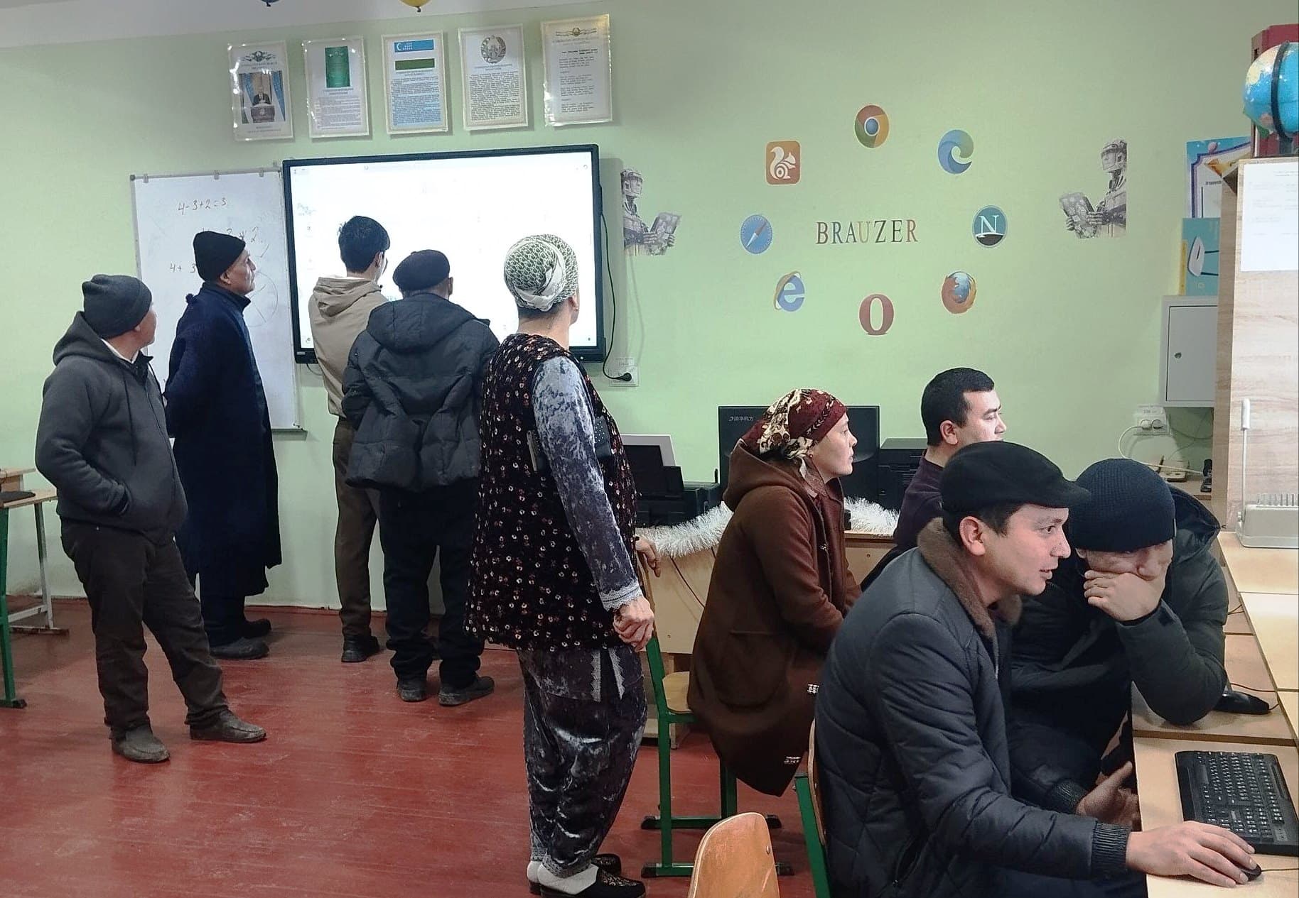 Aholi va qishloq xo‘jaligini onlayn ro‘yxatga olish jarayoni doirasida har bir hududdagi umumta’lim maktablarida maxsus shtablar tashkil etilgan.