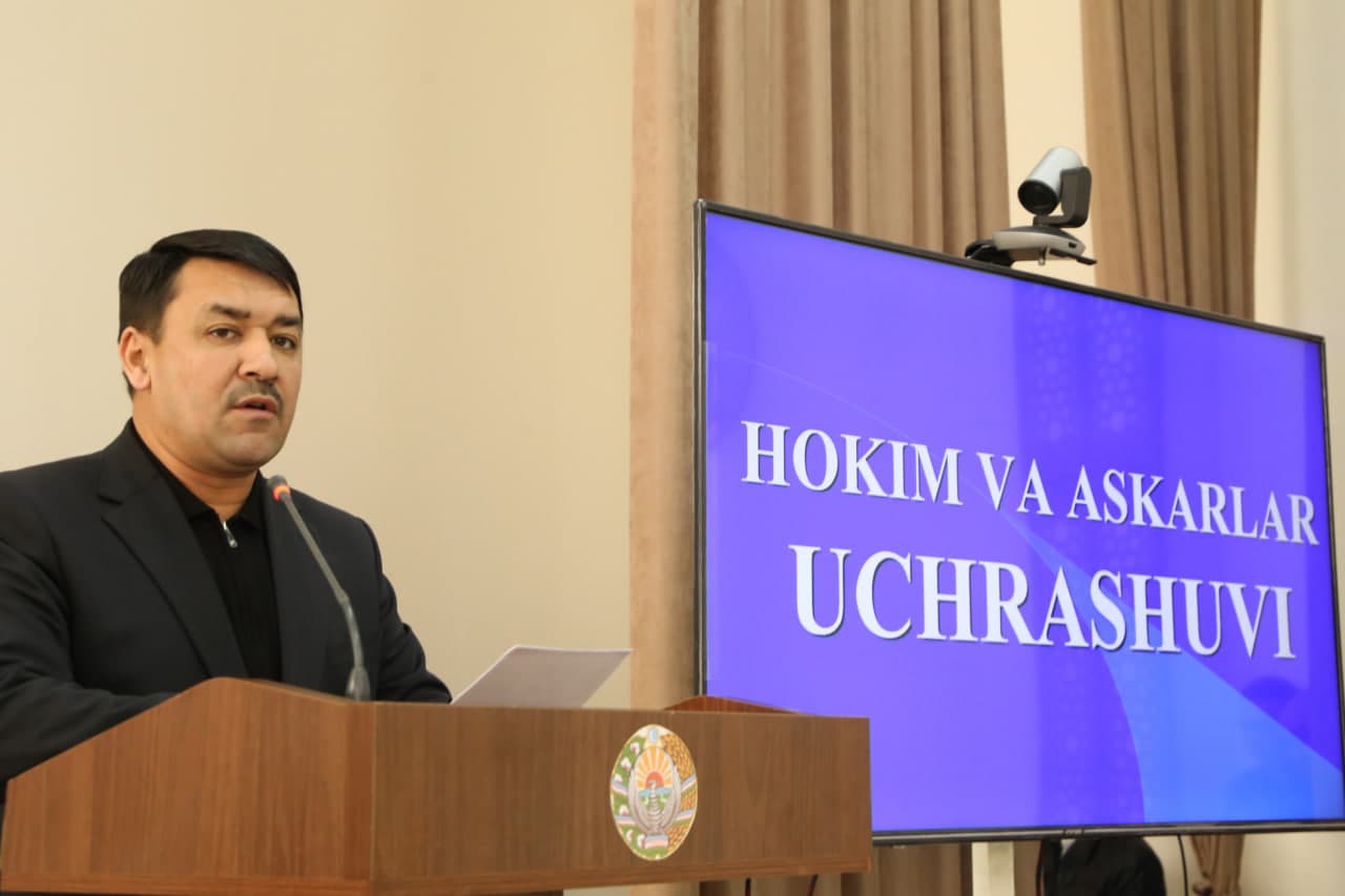 Paxtakor tumani hokimi muddatli harbiy xizmatni o‘tayotgan askarlar bilan uchrashdi.