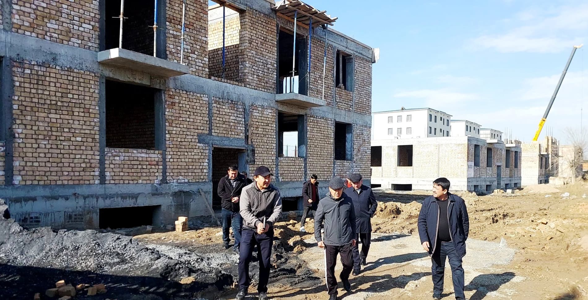 Paxtakor tumanida zamonaviy uy-joylar qurilishi izchil davom etmoqda