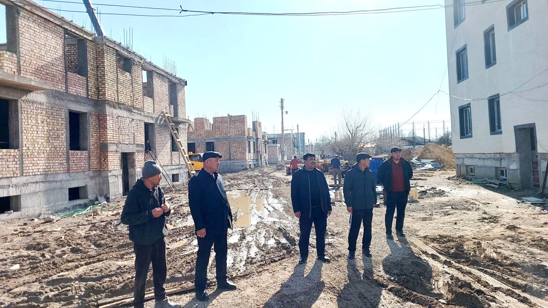 Paxtakor tumanida zamonaviy uy-joylar qurilishi izchil davom etmoqda