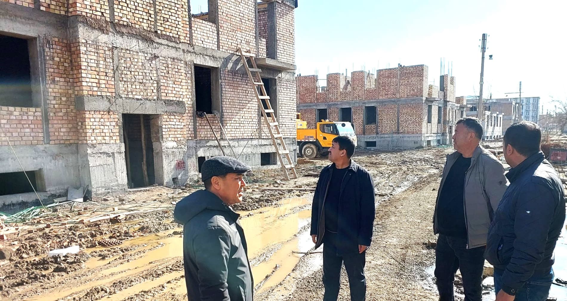 Paxtakor tumanida zamonaviy uy-joylar qurilishi izchil davom etmoqda