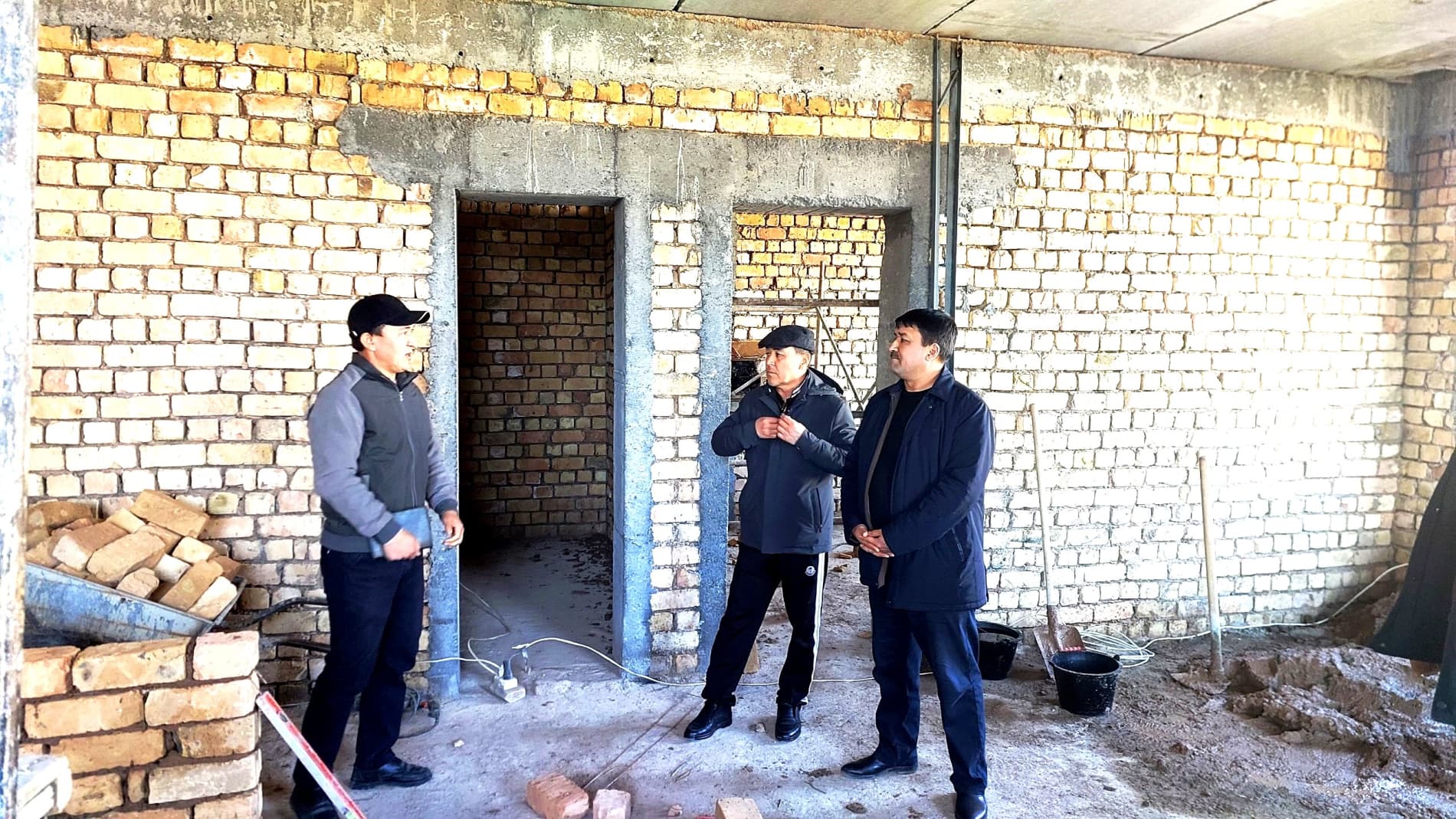 Paxtakor tumanida zamonaviy uy-joylar qurilishi izchil davom etmoqda