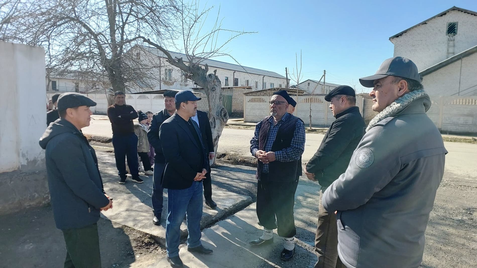 Paxtakor tumanida qurilish va obodonlashtirish ishlari o‘rganildi