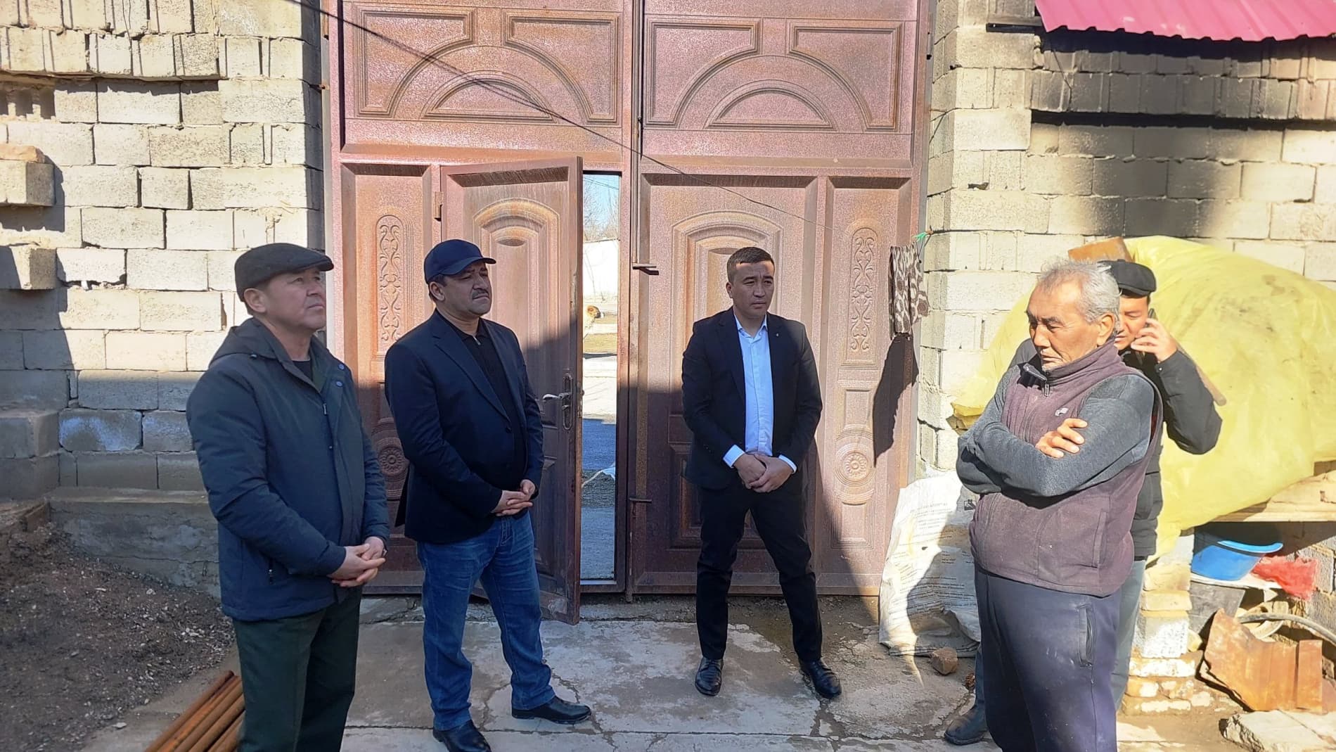 Paxtakor tumanida qurilish va obodonlashtirish ishlari o‘rganildi