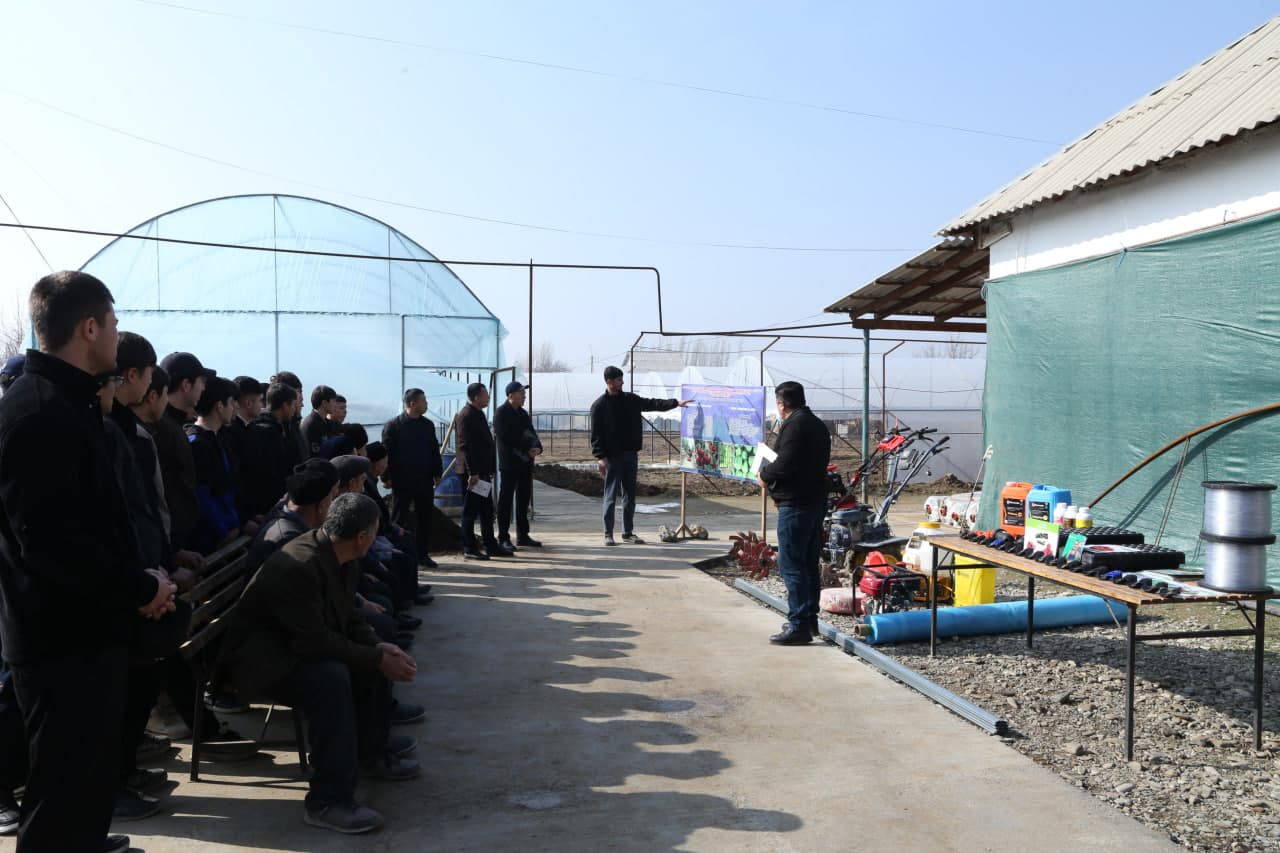 Paxtakor tumanida tomorqa yerlaridan samarali foydalanish bo‘yicha ko‘rgazmali seminar o‘tkazildi