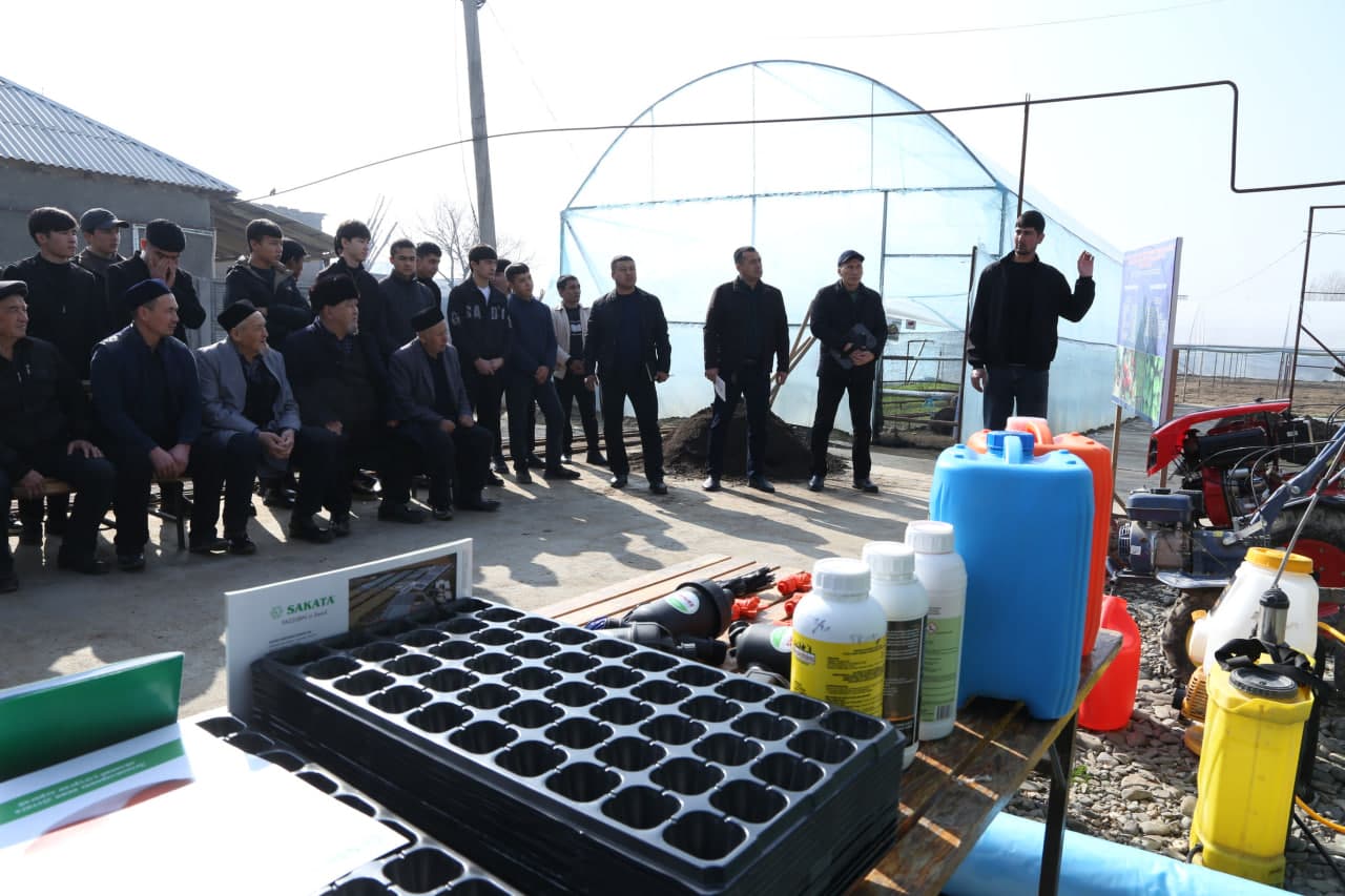 Paxtakor tumanida tomorqa yerlaridan samarali foydalanish bo‘yicha ko‘rgazmali seminar o‘tkazildi