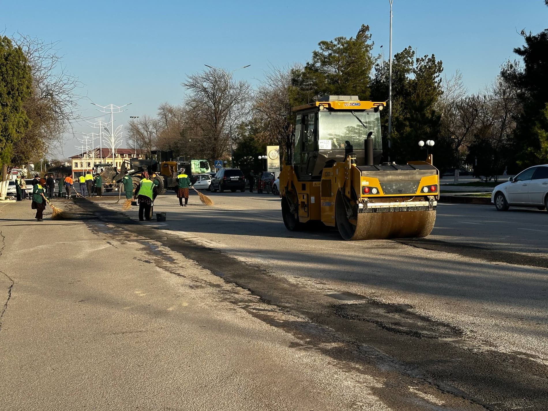 Paxtakor tumani markaziy ichki yo‘llari bosqichma-bosqich ta’mirlanmoqda