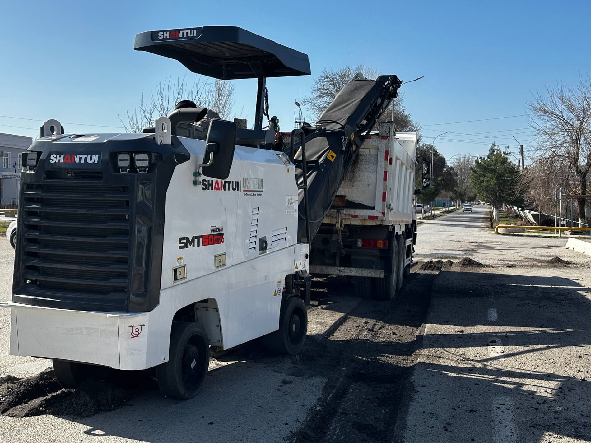 Paxtakor tumani markaziy ichki yo‘llari bosqichma-bosqich ta’mirlanmoqda