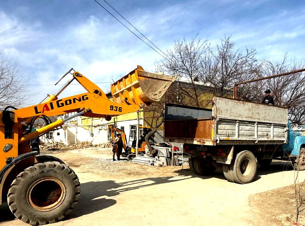 Paxtakor tumanining Bog‘ishamol mahallasida bunyodkorlik ishlari davom etmoqda