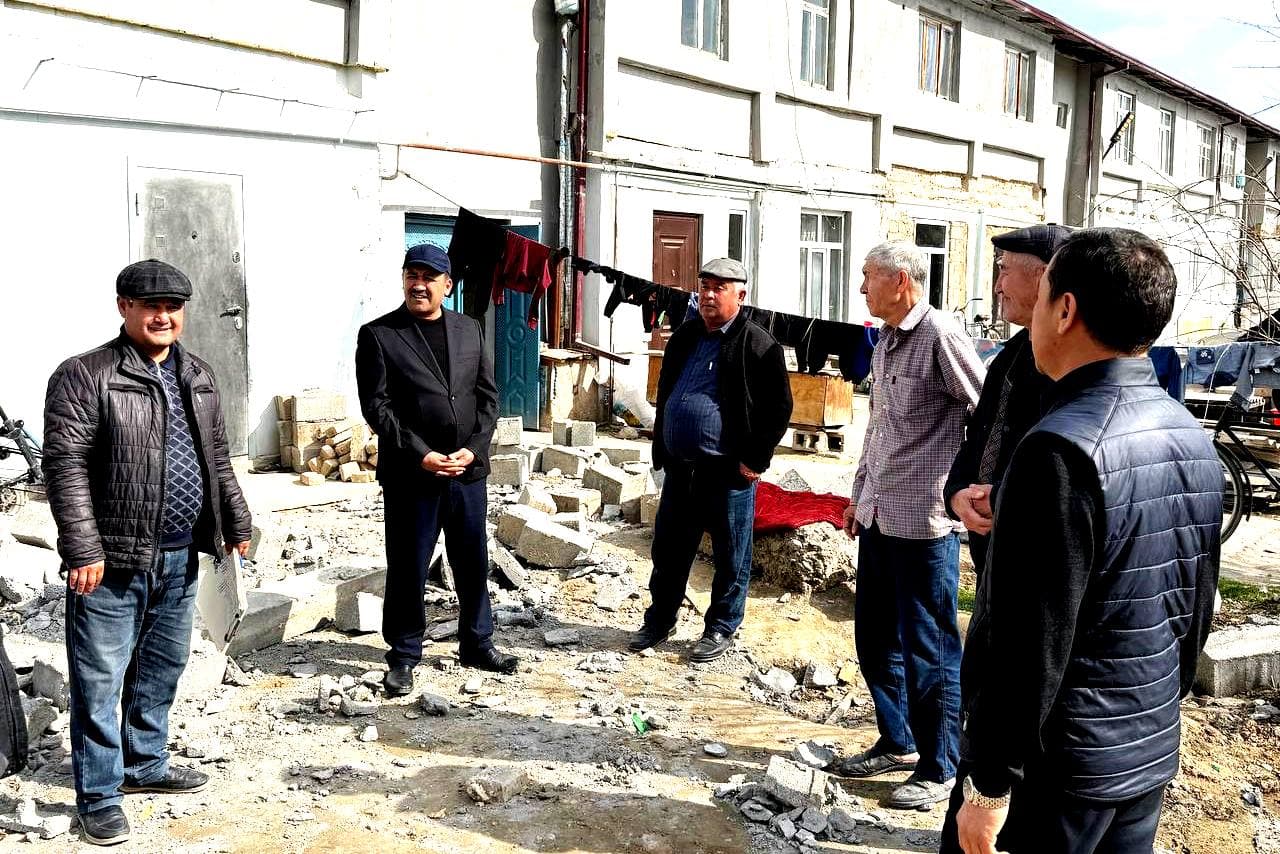 Paxtakor tumanining Bog‘ishamol mahallasida bunyodkorlik ishlari davom etmoqda