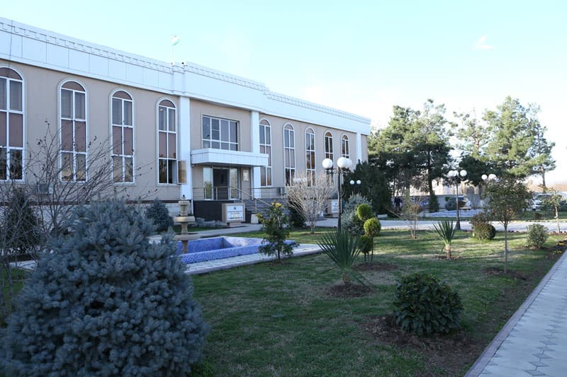 PAXTAKOR TUMANI HOKIMLIGI TOMONIDAN QONUNCHILIK HUJJATLARI VA TOPSHIRIQLAR IJROSINI TASHKIL ETISH YUZASIDAN JAMOATCHILIKKA HISOBOT