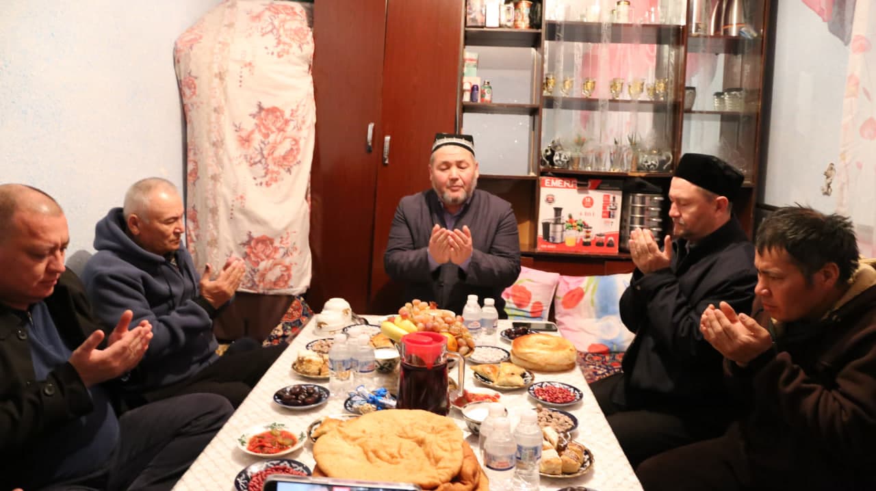Do'stlik mahallasida Ramazon oyi munosabati bilan mahalla vakillari tomonidan iftorlik dasturxoni tashkil etildi.