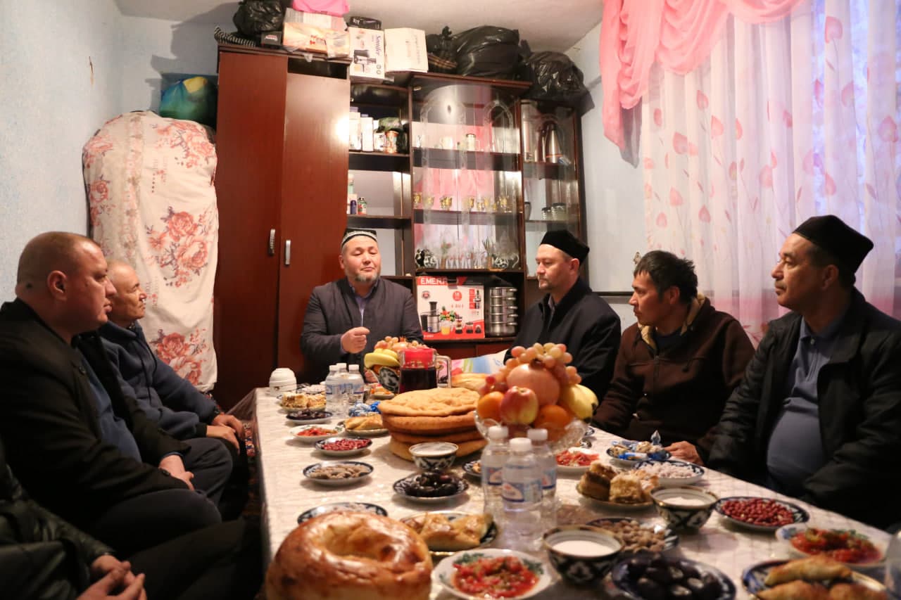 Do'stlik mahallasida Ramazon oyi munosabati bilan mahalla vakillari tomonidan iftorlik dasturxoni tashkil etildi.