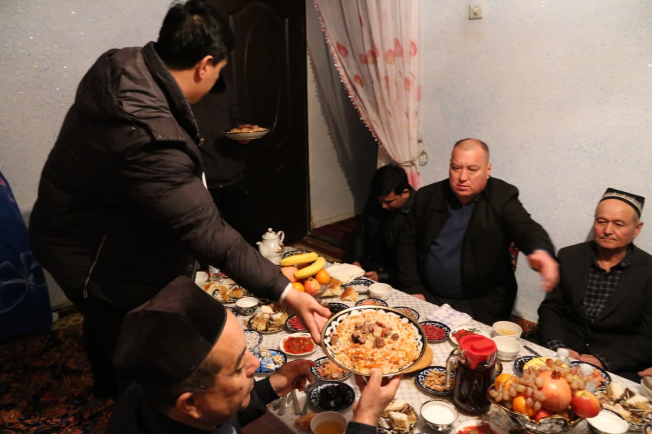 Do'stlik mahallasida Ramazon oyi munosabati bilan mahalla vakillari tomonidan iftorlik dasturxoni tashkil etildi.