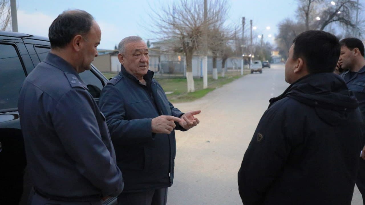 Jizzax viloyati IIB boshligʻi Paxtakor tumanida jamoat xavfsizligini taʼminlash borasida amalga oshirilayotgan ishlar bilan tanishdi.
