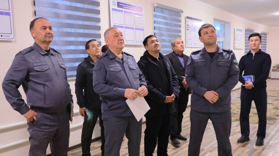 Jizzax viloyati IIB boshligʻi Paxtakor tumanida jamoat xavfsizligini taʼminlash borasida amalga oshirilayotgan ishlar bilan tanishdi.