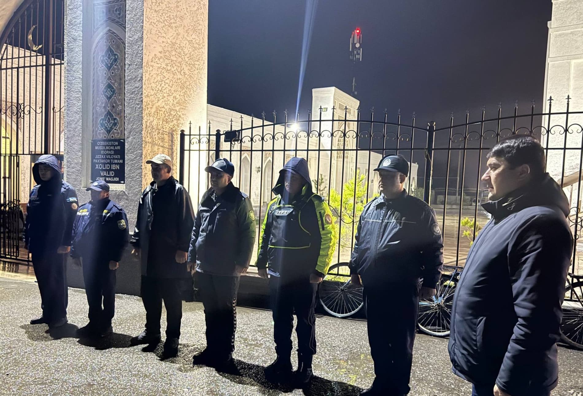 Mahallada qarorlar ijrosi yuzasidan amalga oshirilayotgan ishlar atroflicha ko‘zdan kechirildi.