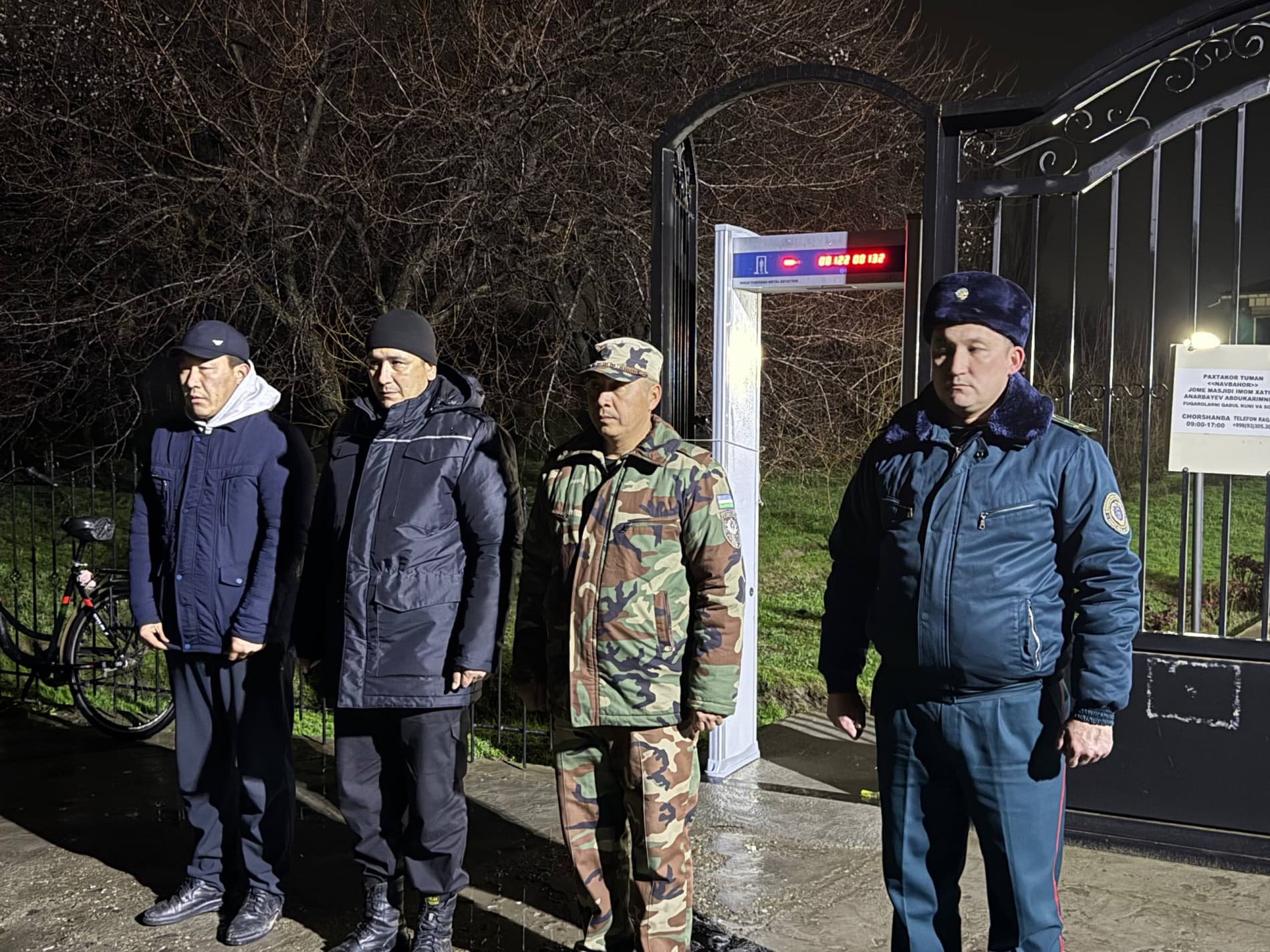 Mahallada qarorlar ijrosi yuzasidan amalga oshirilayotgan ishlar atroflicha ko‘zdan kechirildi.