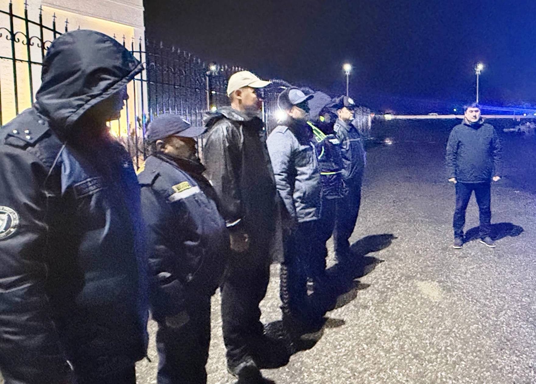 Mahallada qarorlar ijrosi yuzasidan amalga oshirilayotgan ishlar atroflicha ko‘zdan kechirildi.