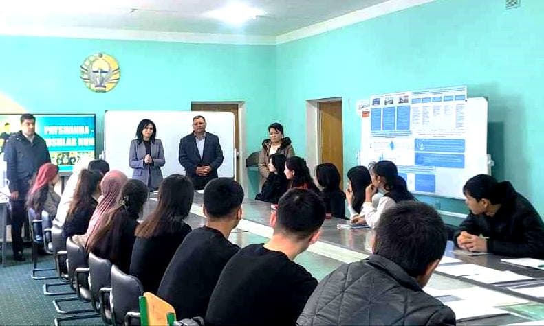 Payshanba – Yoshlar kuni munosabati bilan Paxtakor tumanidagi 1-sonli Politexnikumda uchrashuv o‘tkazildi.