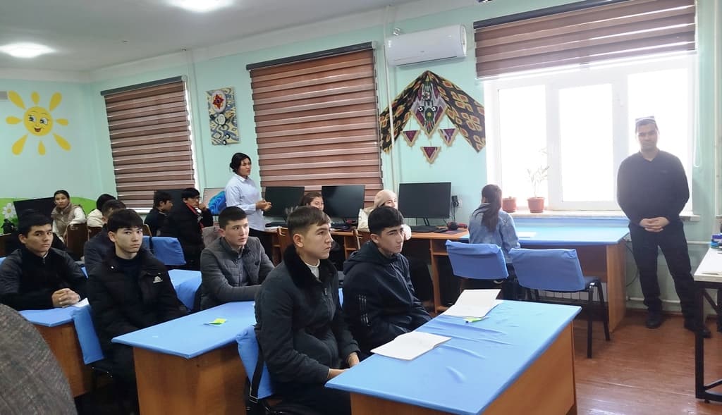 Yoshlar kuni munosabati bilan Paxtakor tumanida yoshlar bilan yana bir muhim uchrashuv tashkil etildi.