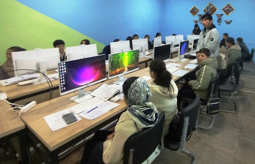 Yoshlar kuni munosabati bilan Paxtakor tumanida yoshlar bilan yana bir muhim uchrashuv tashkil etildi.