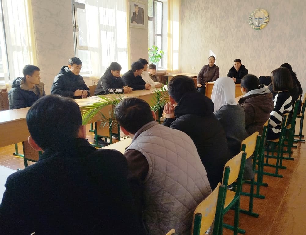 Yoshlar kuni munosabati bilan Paxtakor tumanida yoshlar bilan yana bir muhim uchrashuv tashkil etildi.