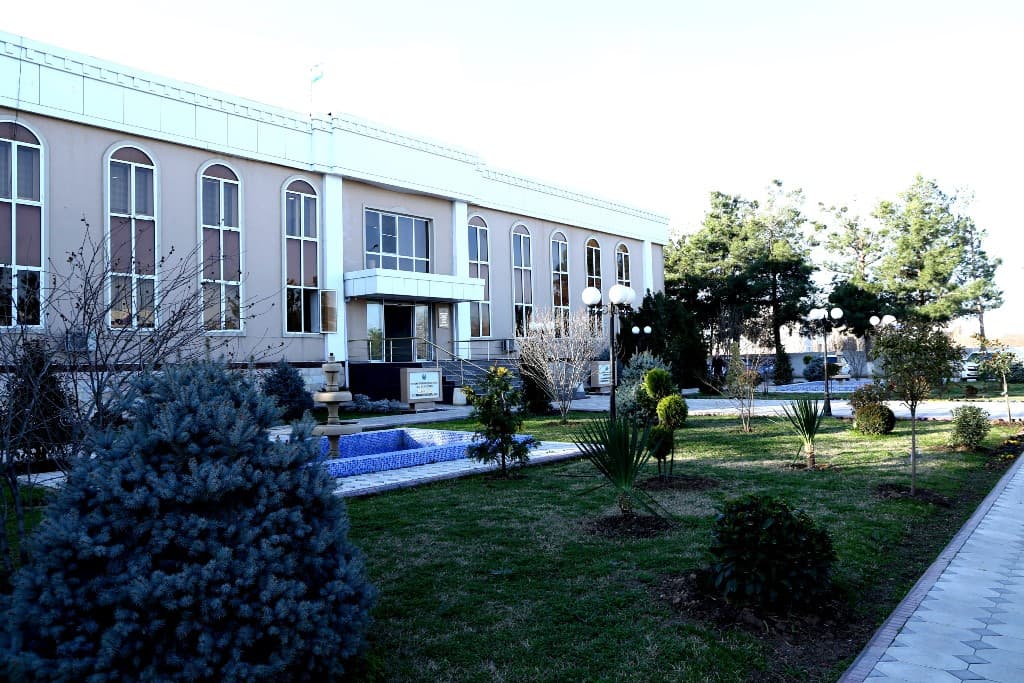 PAXTAKOR TUMANI HOKIMLIGI TOMONIDAN QONUNCHILIK HUJJATLARI VA TOPSHIRIQLAR IJROSINI TASHKIL ETISH YUZASIDAN JAMOATCHILIKKA HISOBOT