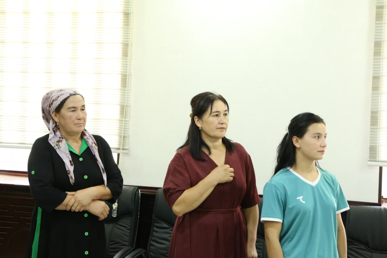 Paxtakor tumanida sport yulduzlari va ularning ota-onalari taqdirlandi