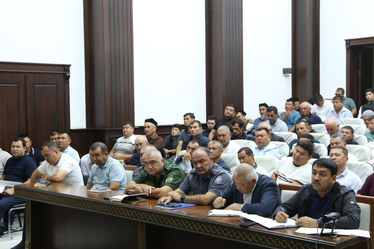 Viloyat hokimi U. Mustafoyev raisligida Zoom platformasi orqali yig‘ilish o‘tkazilmoqda