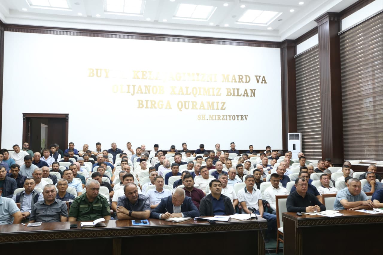 Viloyat hokimi U. Mustafoyev raisligida Zoom platformasi orqali yig‘ilish o‘tkazilmoqda