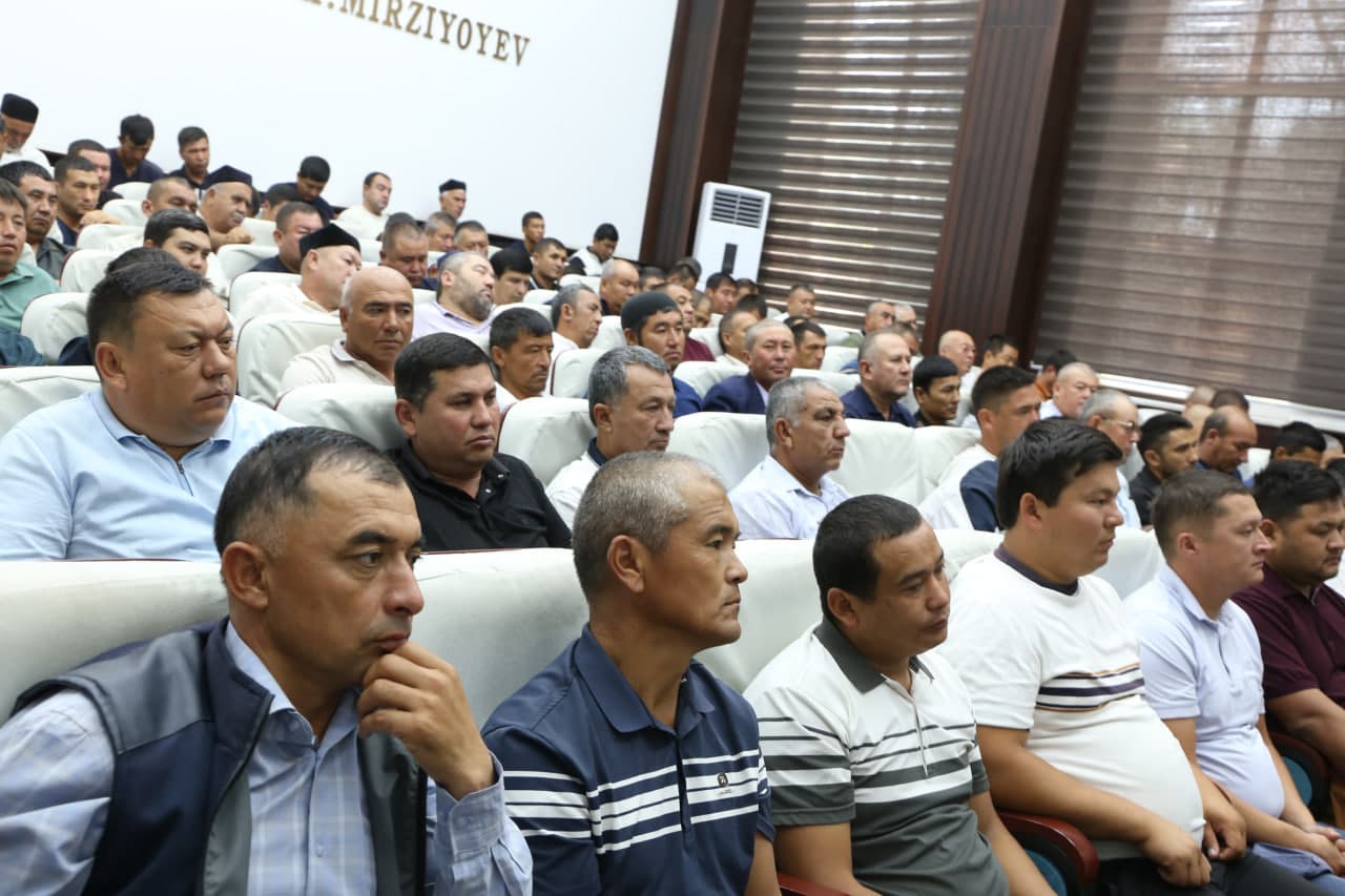 Viloyat hokimi U. Mustafoyev raisligida Zoom platformasi orqali yig‘ilish o‘tkazilmoqda