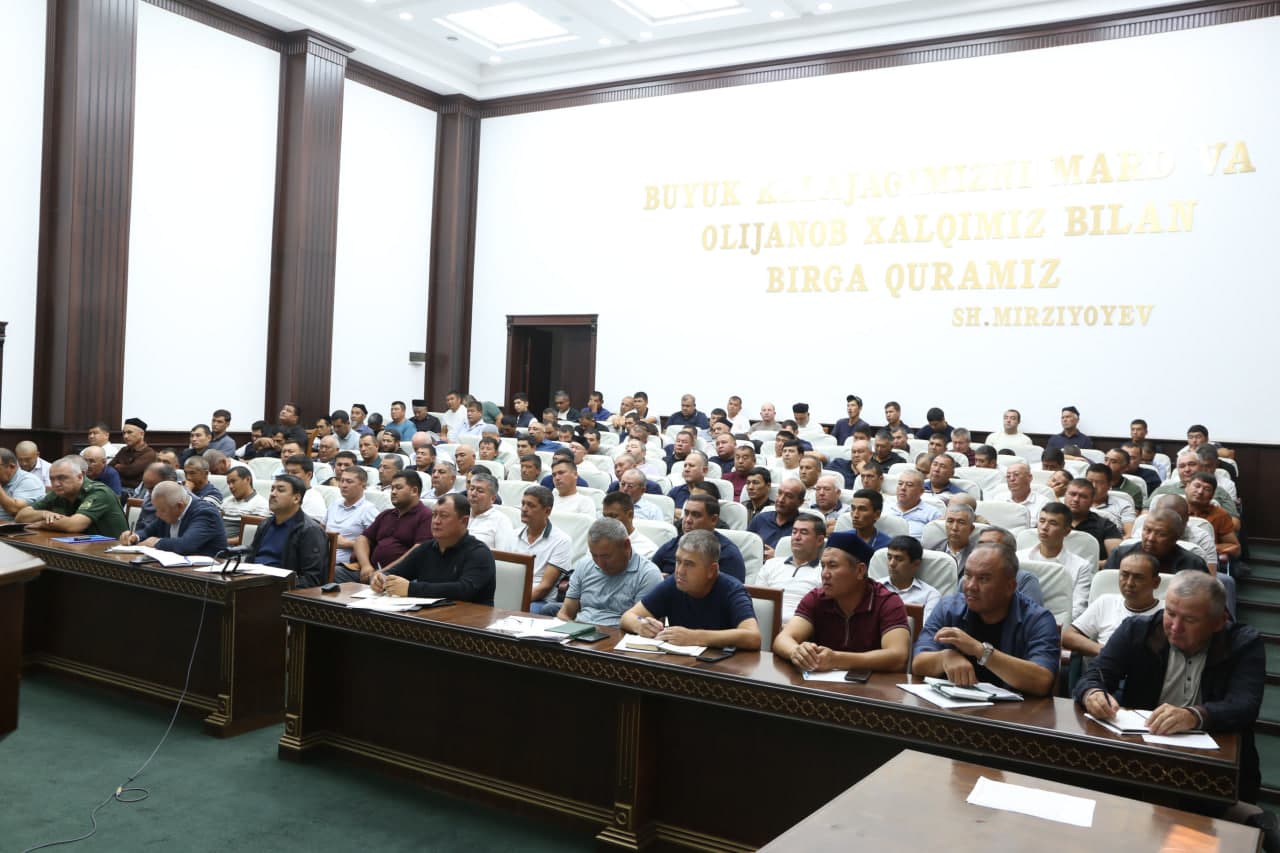 Viloyat hokimi U. Mustafoyev raisligida Zoom platformasi orqali yig‘ilish o‘tkazilmoqda