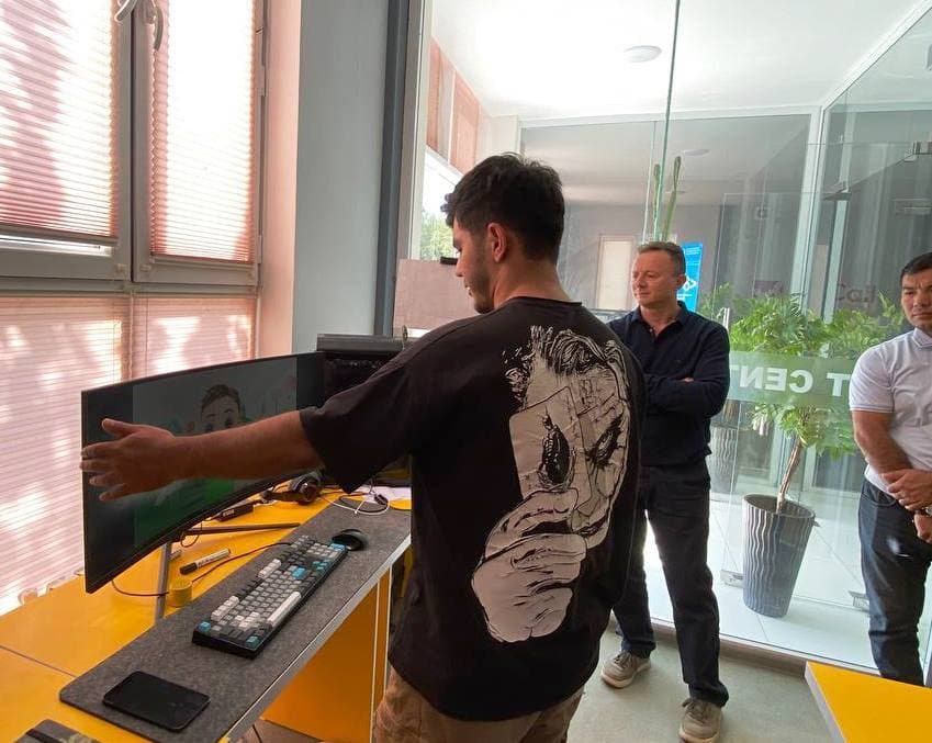 Innovatsion rivojlanish agentligi boshqarma boshlig‘i Sanjar Berdiyev Paxtakor tumaniga tashrif buyurdi.