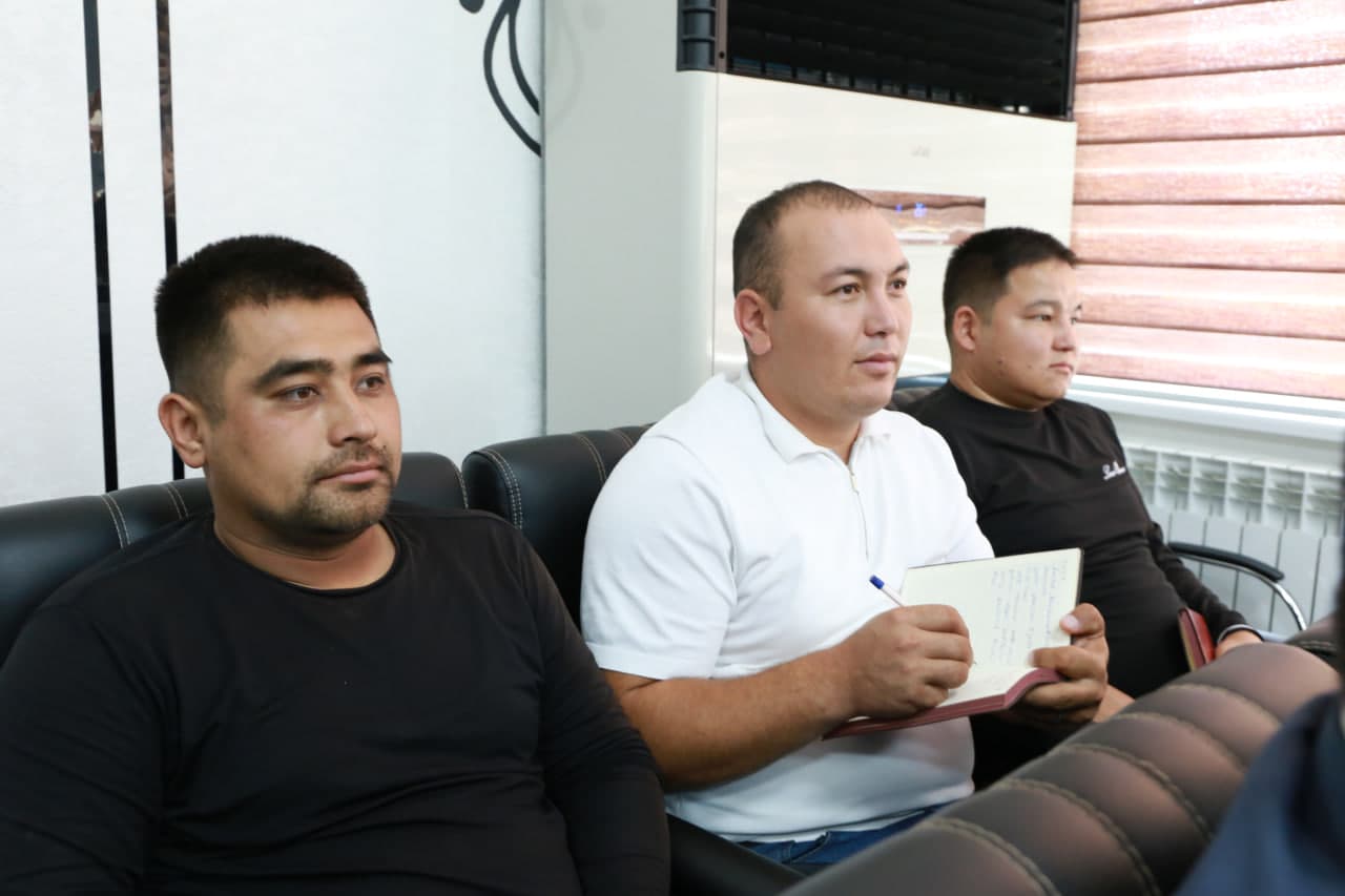 PAXTAKORDA TADBIRKORLAR BILAN OCHIQ MULOQOT O‘TKAZILDI