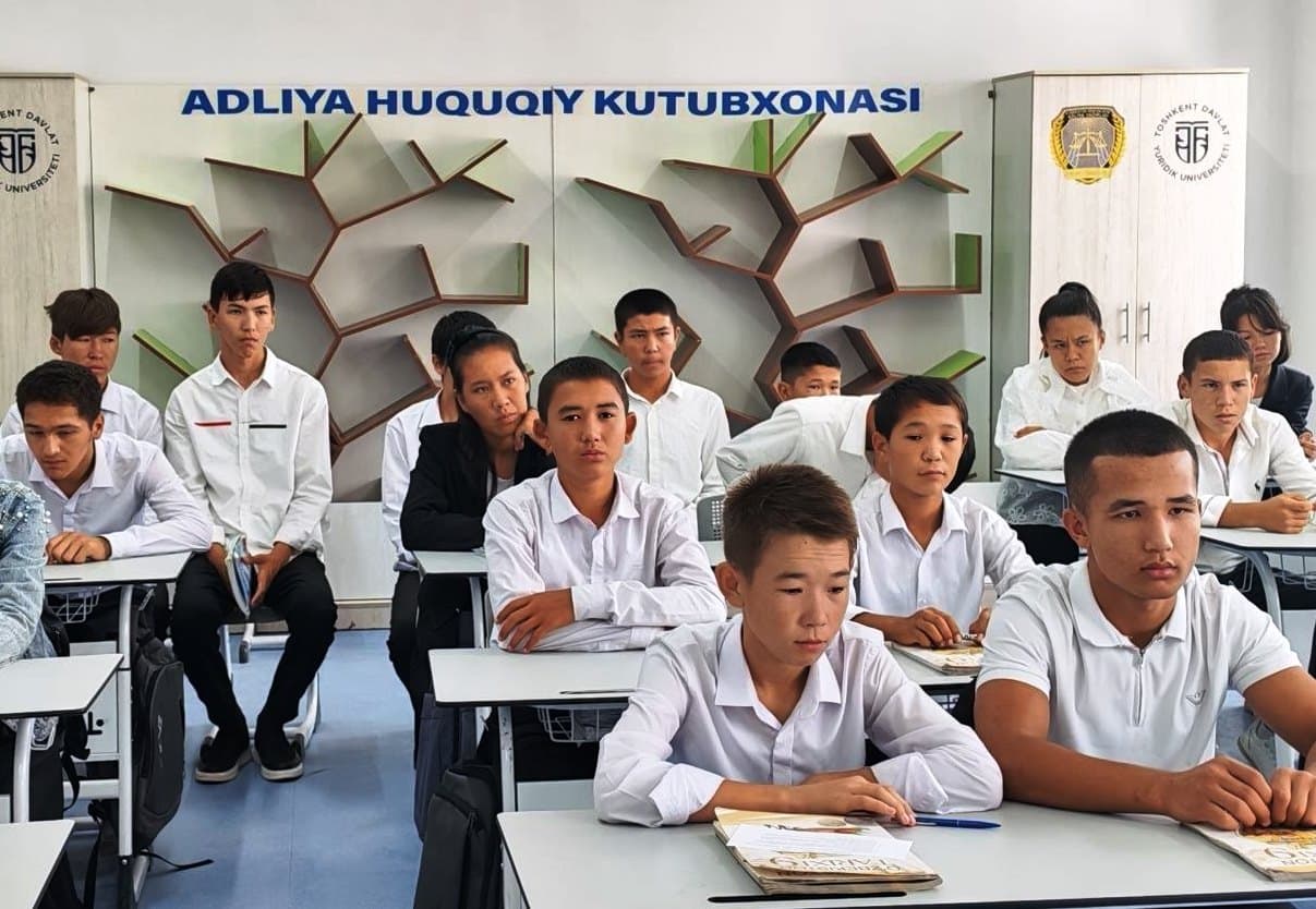 Paxtakor tuman adliya bo‘limi xodimlari ishtirokida ochiq dars o‘tkazildi.