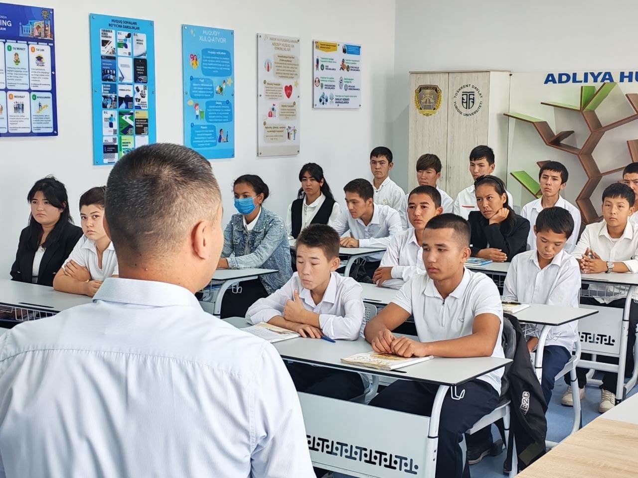 Paxtakor tuman adliya bo‘limi xodimlari ishtirokida ochiq dars o‘tkazildi.