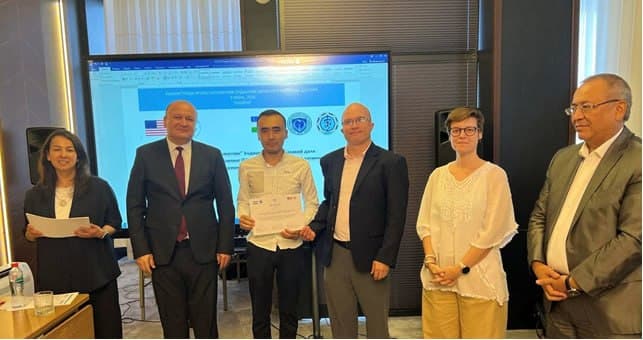 FETP FRONTLINE “YAGONA SALOMATLIK” DASTURINING OLTINCHI KOGORTASI ISHTIROKCHILARIGA SERTIFIKATLAR TOPSHIRILDI