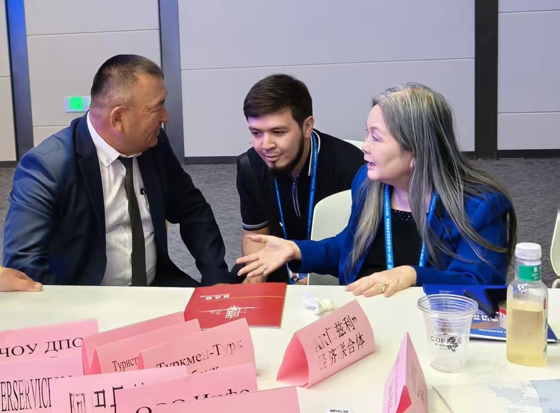 Joriy yilning 26-30 iyun kunlari “Huahe International” kompaniyasi Shinjon-Uyg‘ur avtonom rayoni (SHUAR) hukumati bilan birga Urumchida “Xitoy–Yevroosiyo EXPO-2025” Xalqaro ko‘rgazmasini tashkil qildi.