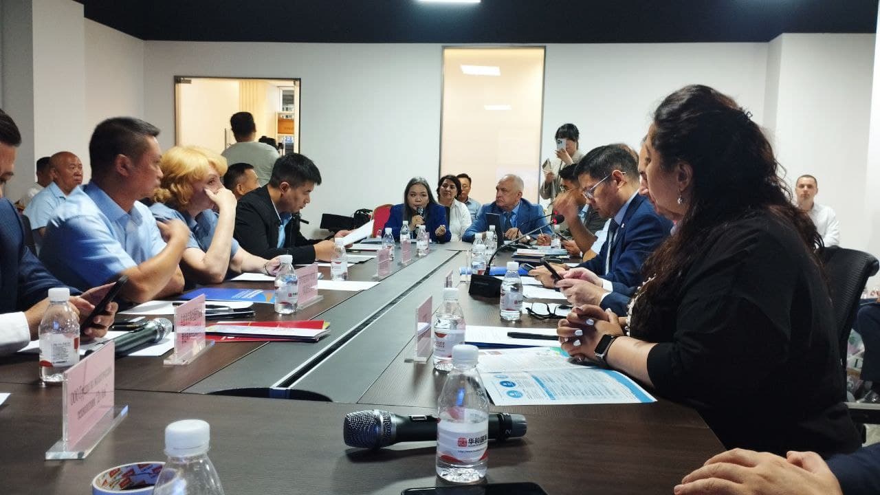 Joriy yilning 26-30 iyun kunlari “Huahe International” kompaniyasi Shinjon-Uyg‘ur avtonom rayoni (SHUAR) hukumati bilan birga Urumchida “Xitoy–Yevroosiyo EXPO-2025” Xalqaro ko‘rgazmasini tashkil qildi.