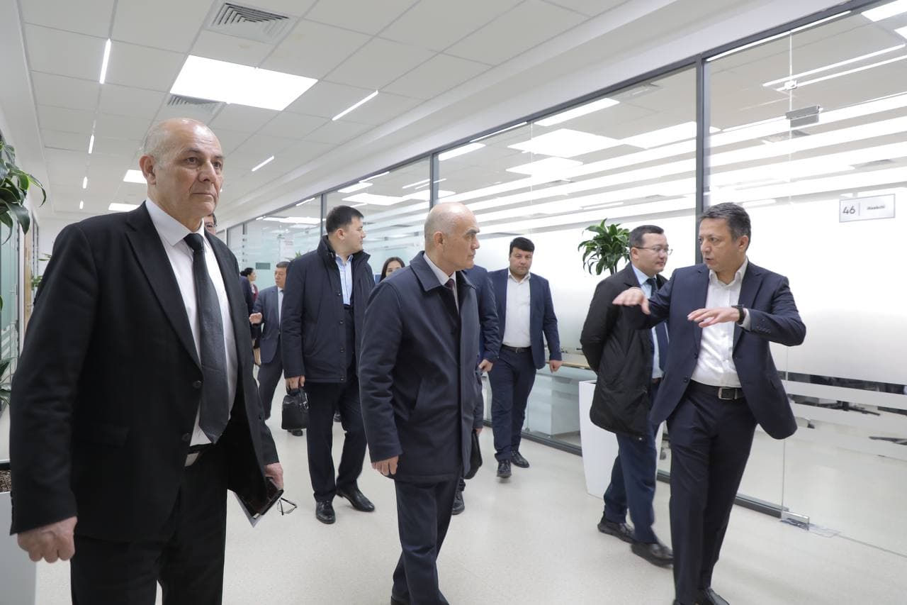 Qonunchilik palatasi deputatlari AKT rivojlantirish Respublika markazi faoliyati bilan tanishtirildi