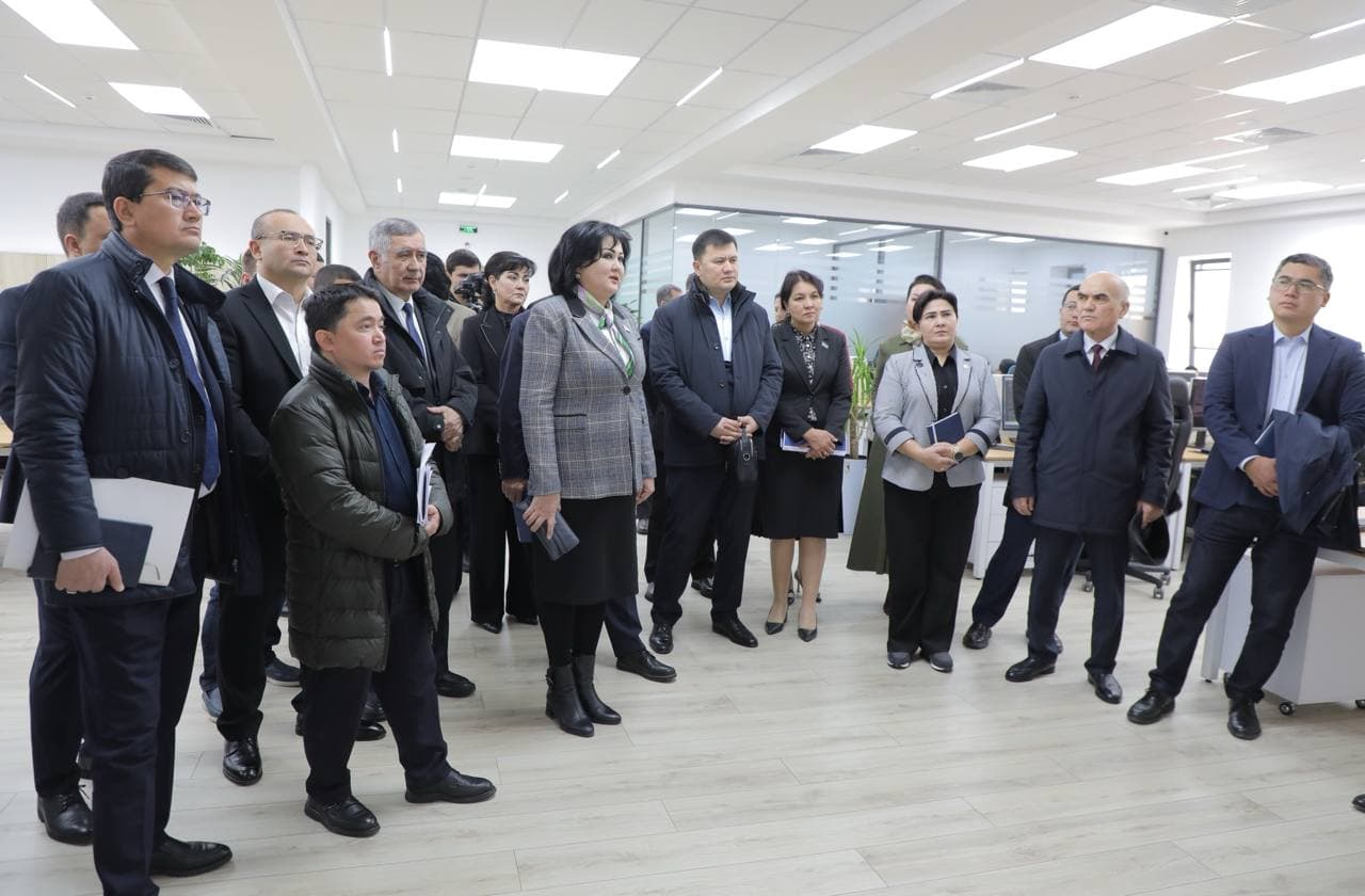 Qonunchilik palatasi deputatlari AKT rivojlantirish Respublika markazi faoliyati bilan tanishtirildi