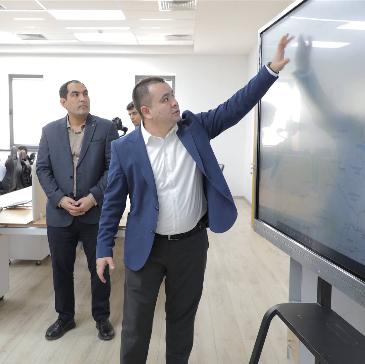 Qonunchilik palatasi deputatlari AKT rivojlantirish Respublika markazi faoliyati bilan tanishtirildi