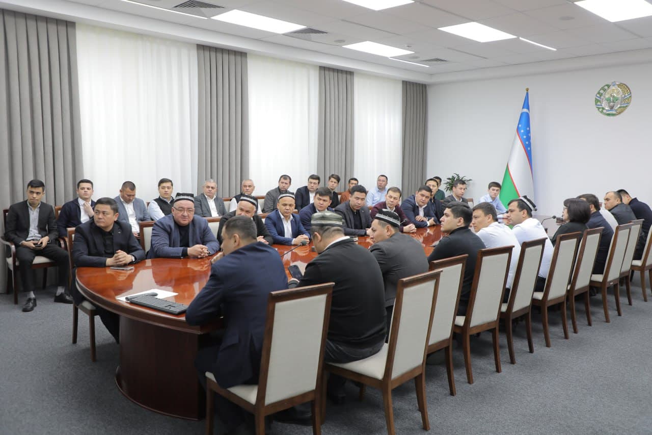 Siyosiy-maʼrifat soati