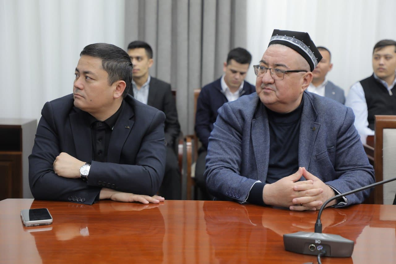 Siyosiy-maʼrifat soati