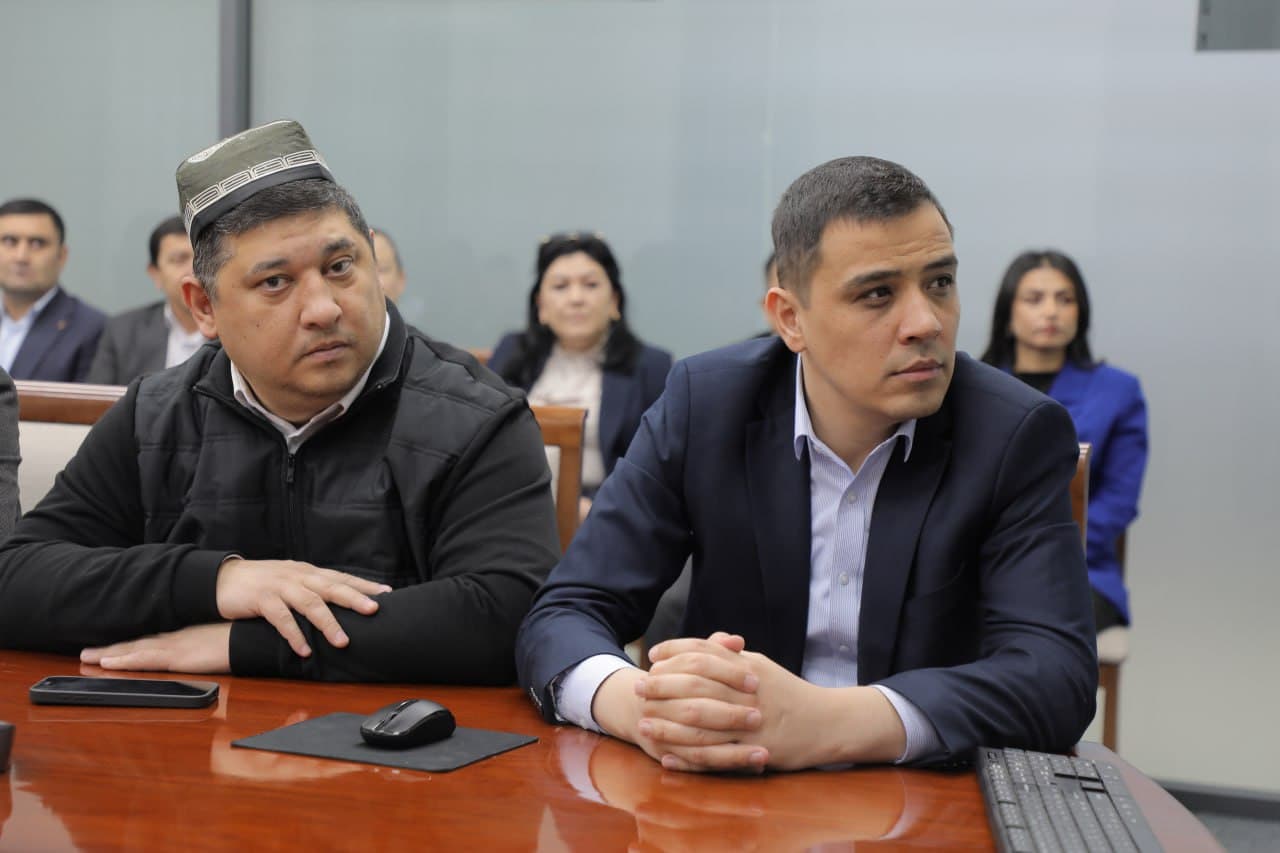 Siyosiy-maʼrifat soati